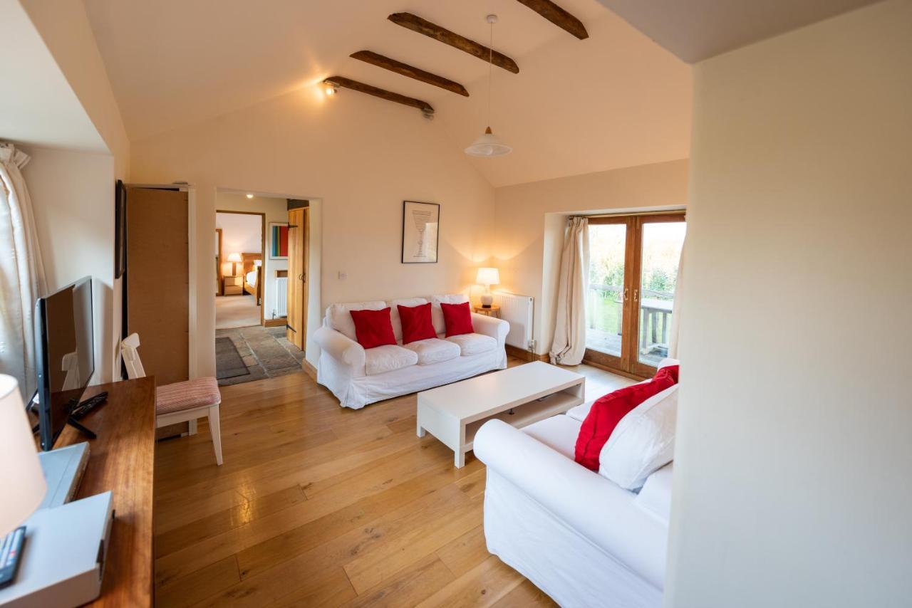 Villa Whitley Coach House Esterno foto
