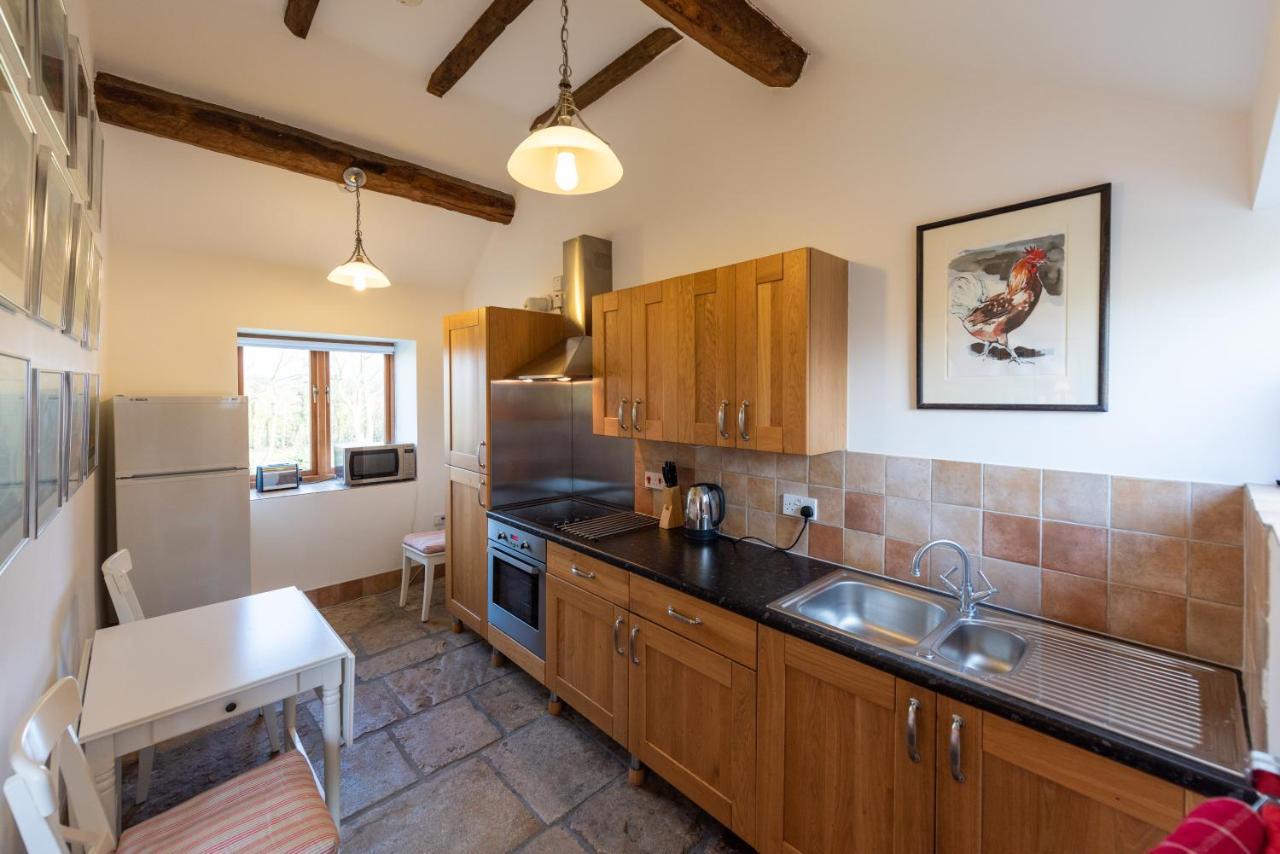 Villa Whitley Coach House Esterno foto