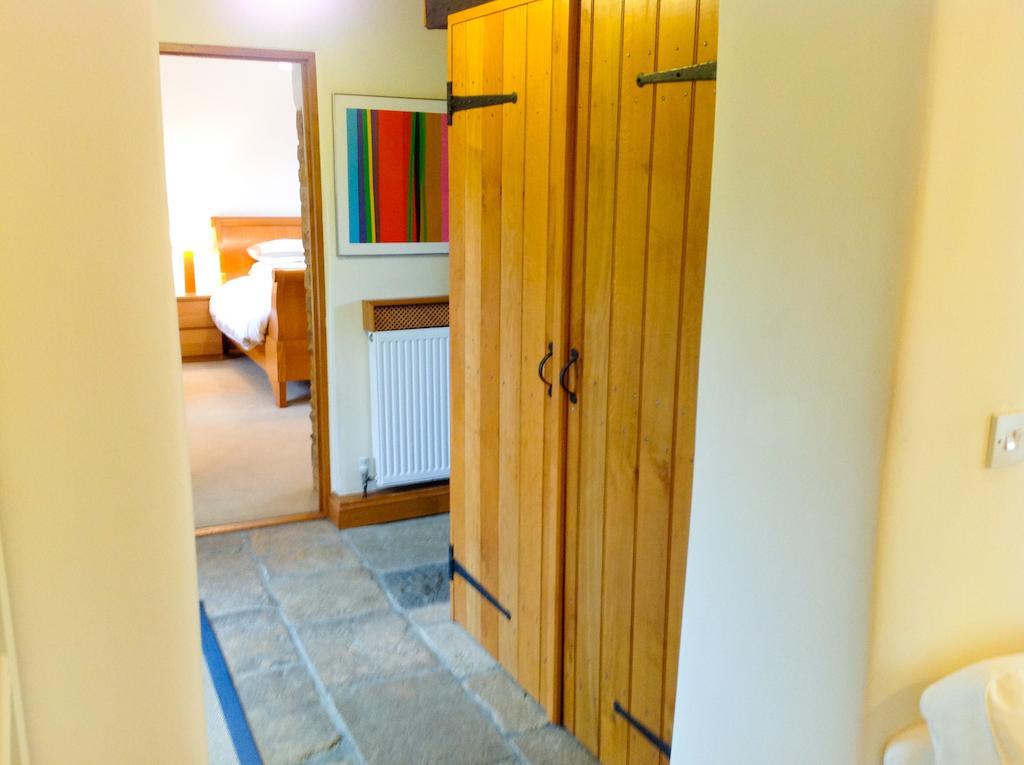 Villa Whitley Coach House Esterno foto