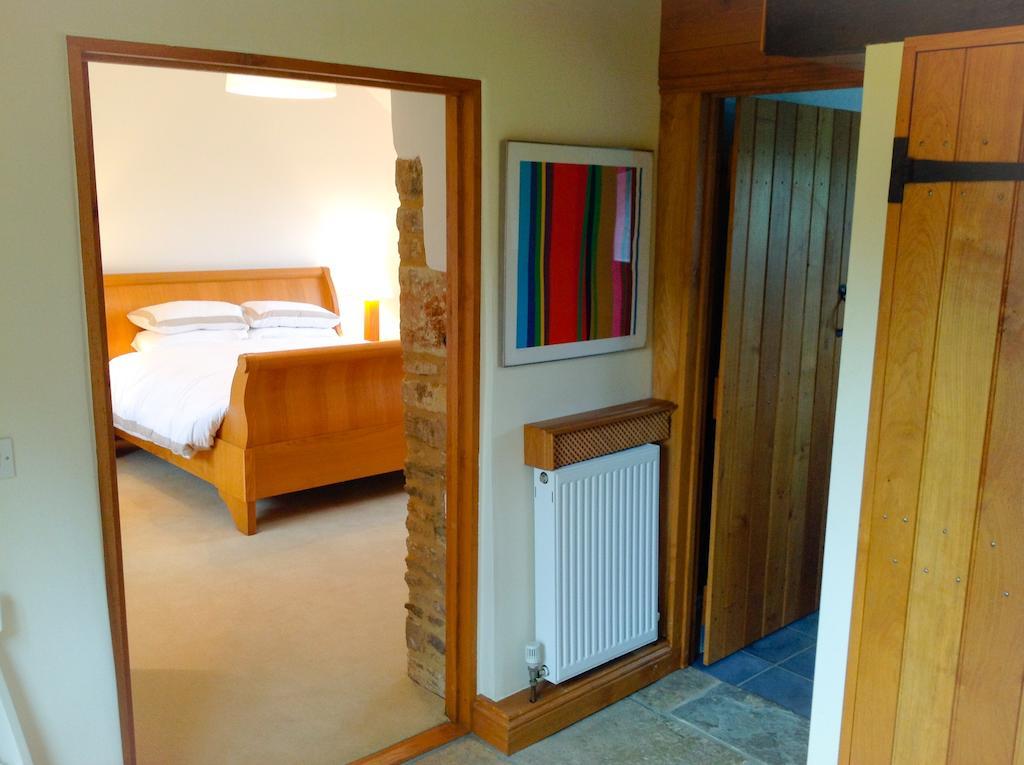 Villa Whitley Coach House Esterno foto