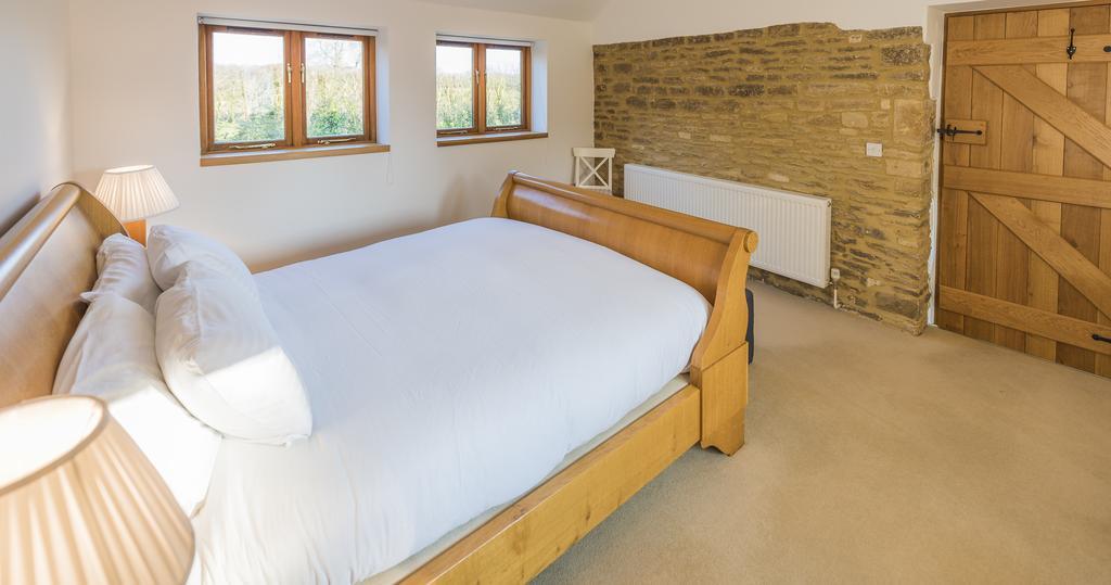 Villa Whitley Coach House Esterno foto