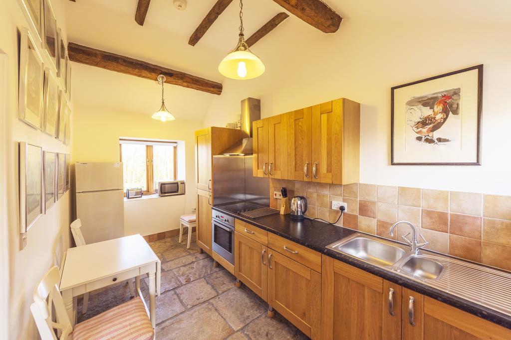 Villa Whitley Coach House Esterno foto