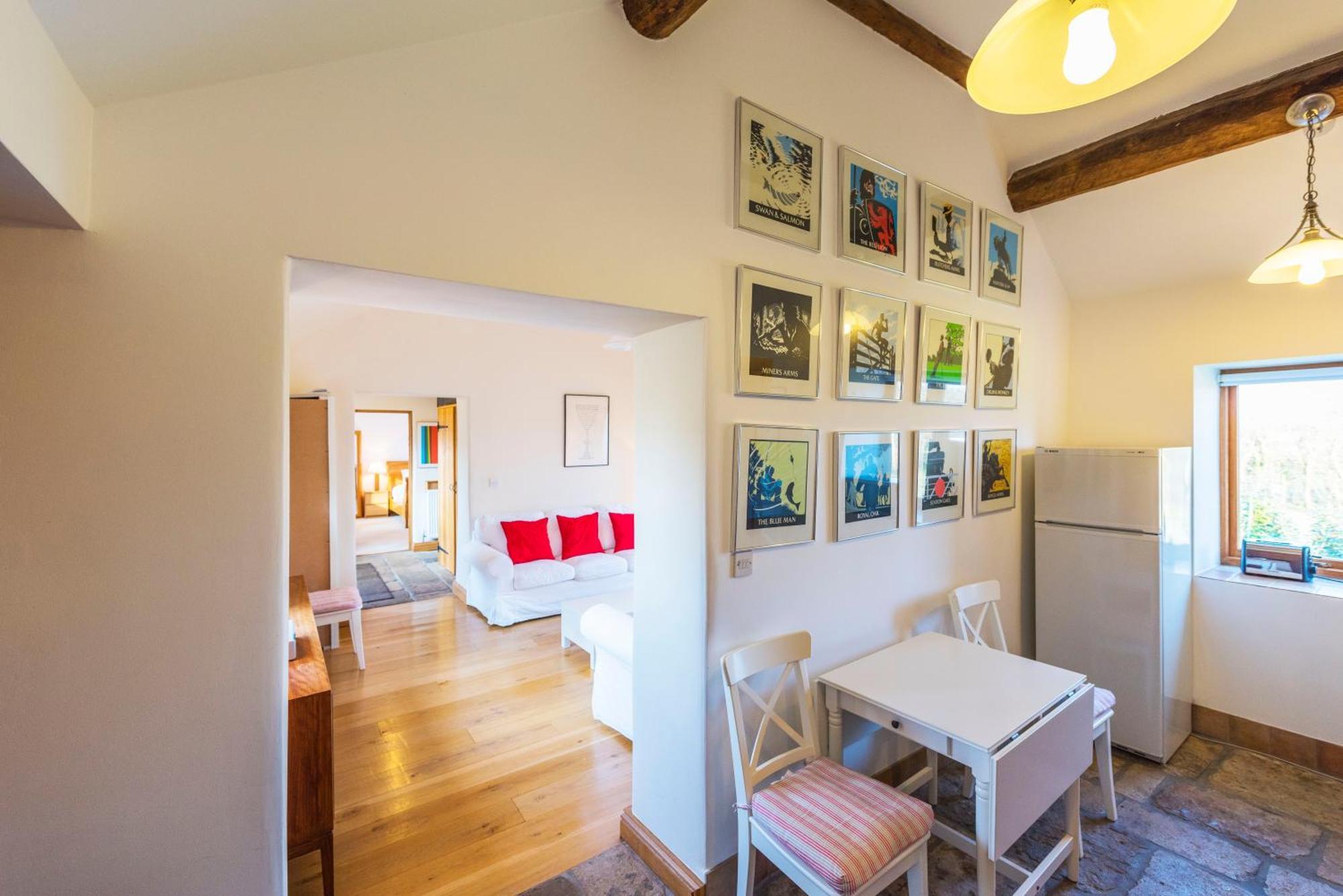 Villa Whitley Coach House Esterno foto