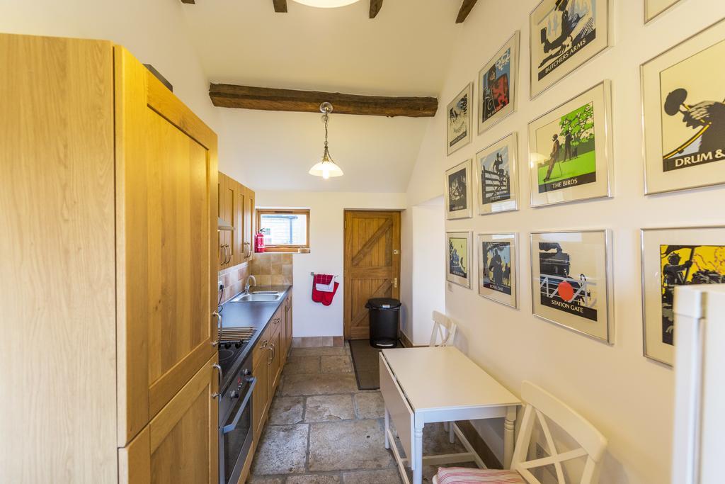 Villa Whitley Coach House Esterno foto