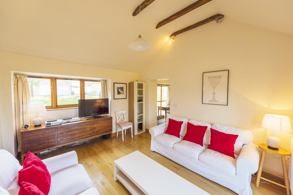 Villa Whitley Coach House Esterno foto
