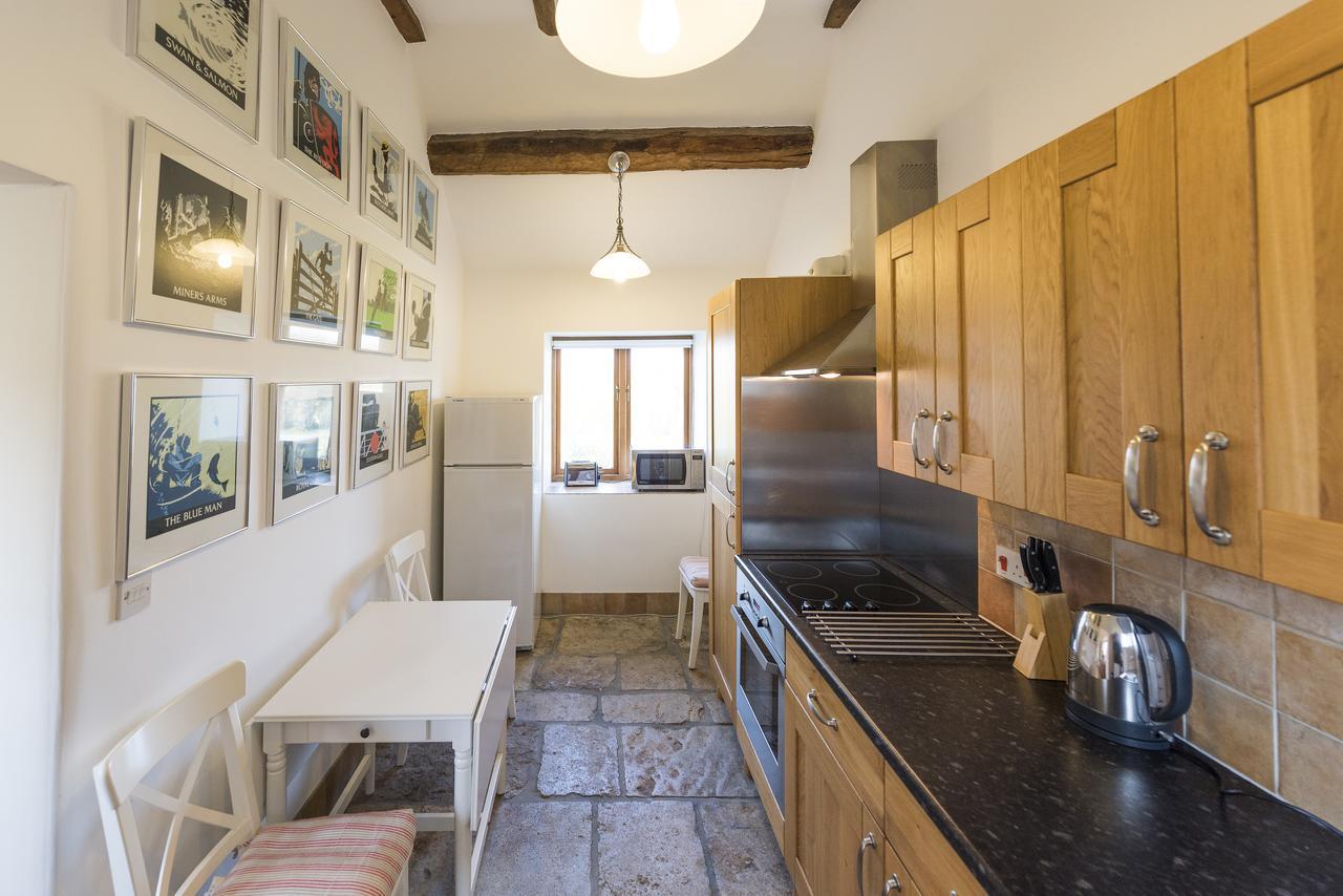 Villa Whitley Coach House Esterno foto