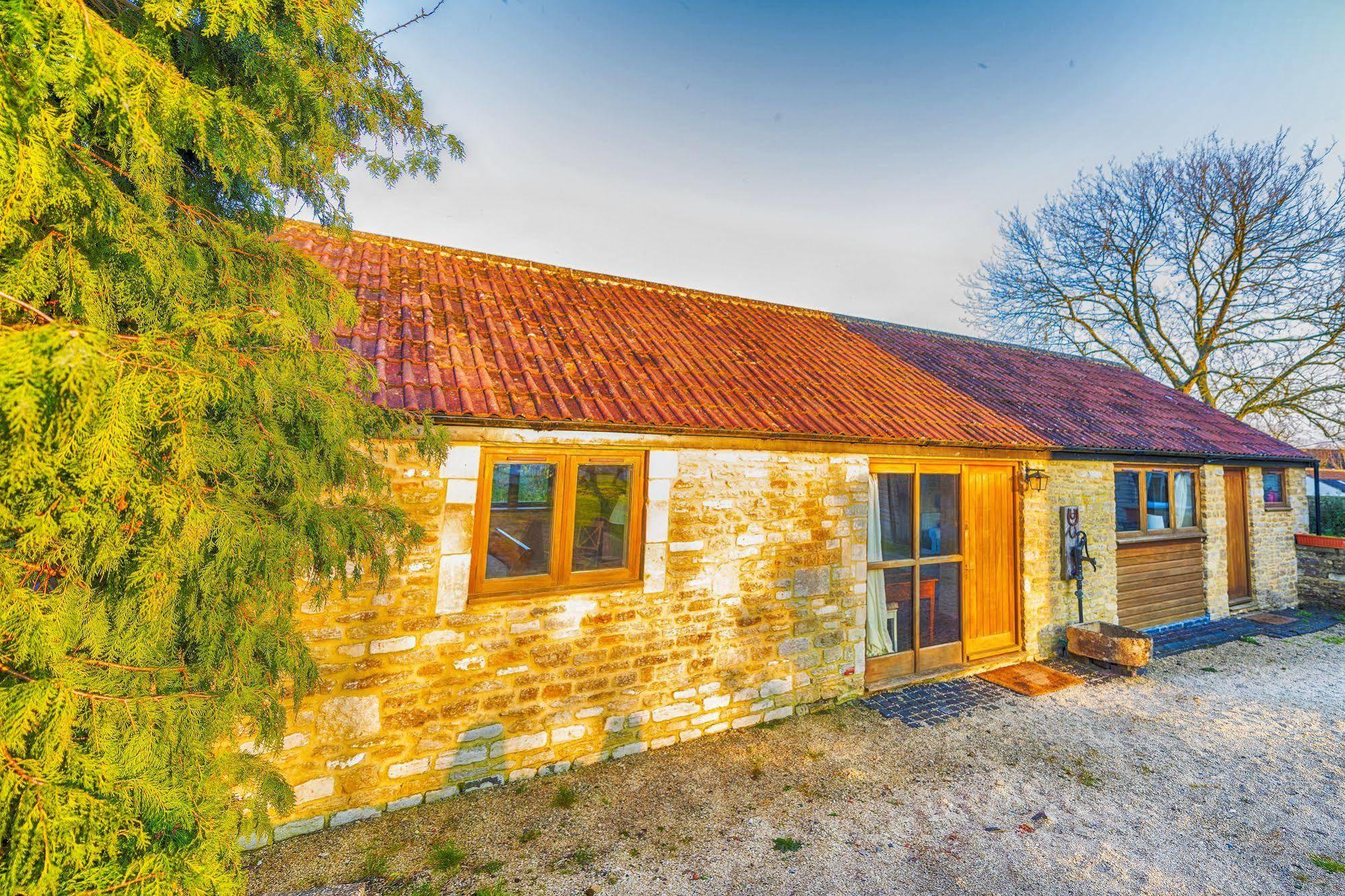 Villa Whitley Coach House Esterno foto