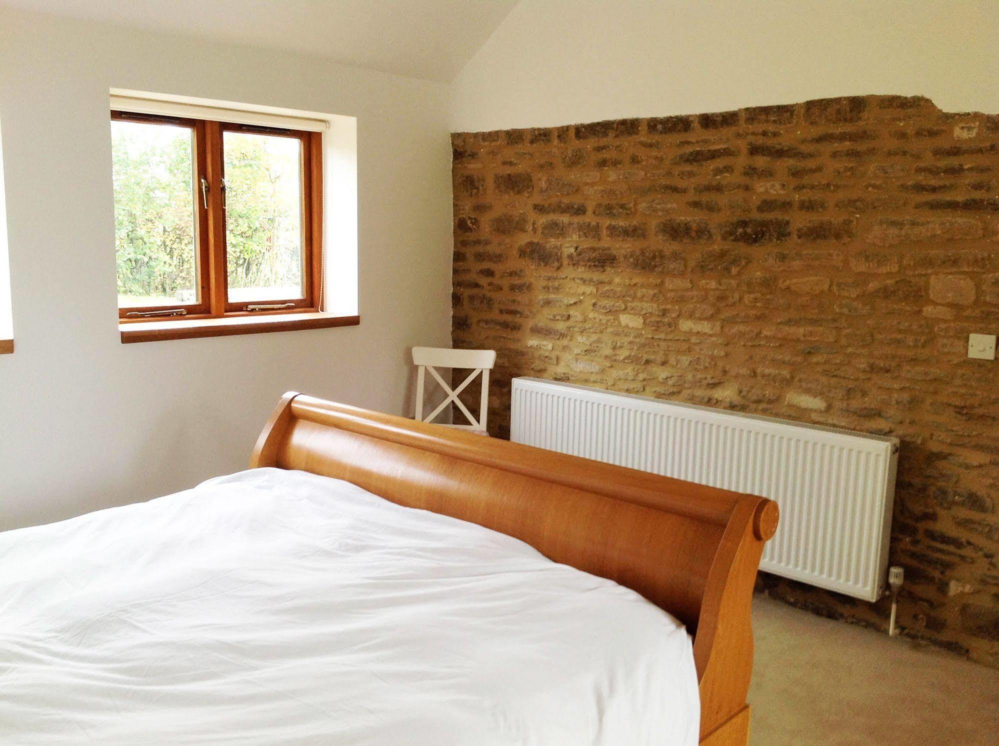 Villa Whitley Coach House Esterno foto
