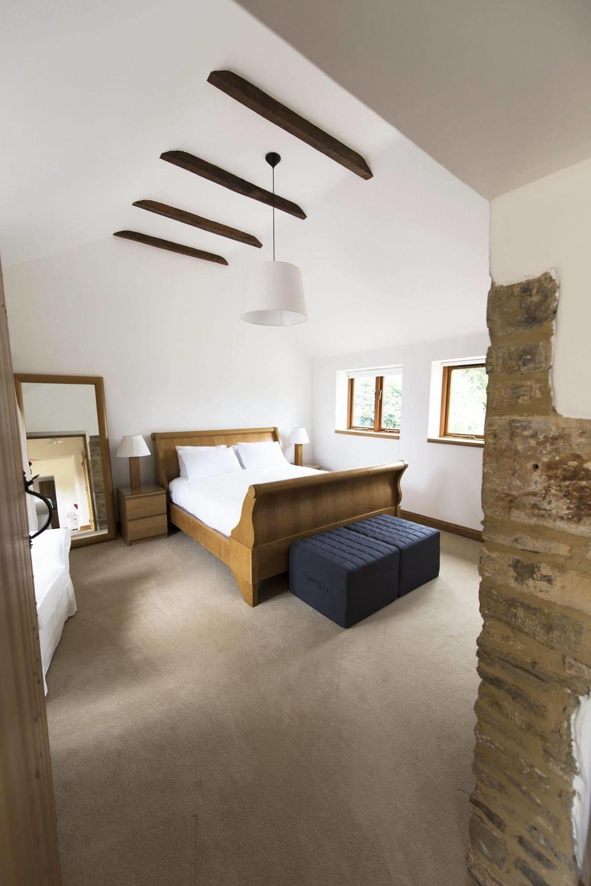 Villa Whitley Coach House Esterno foto