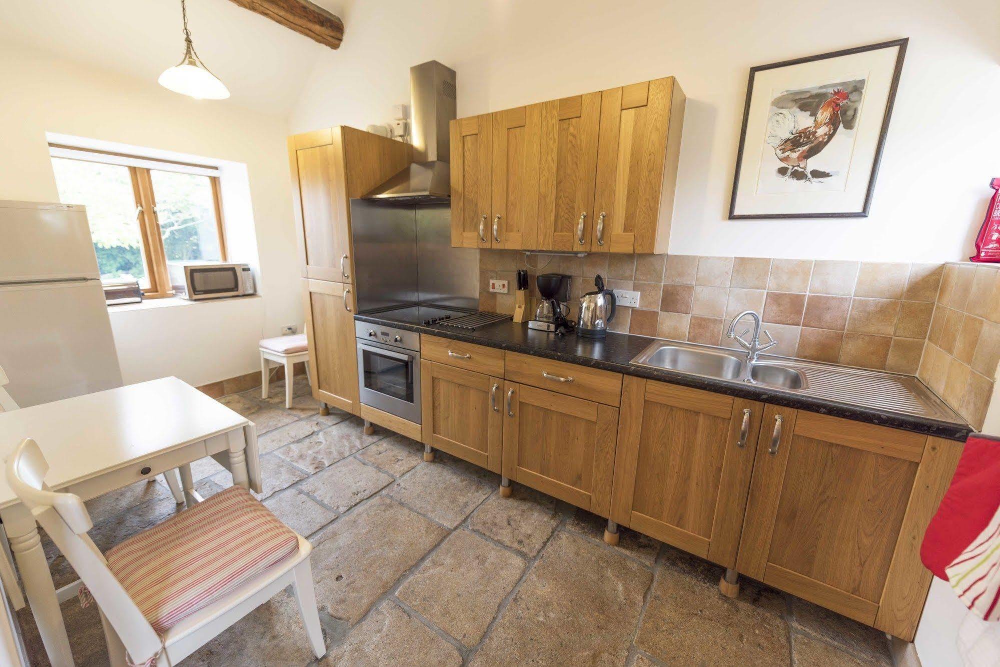 Villa Whitley Coach House Esterno foto